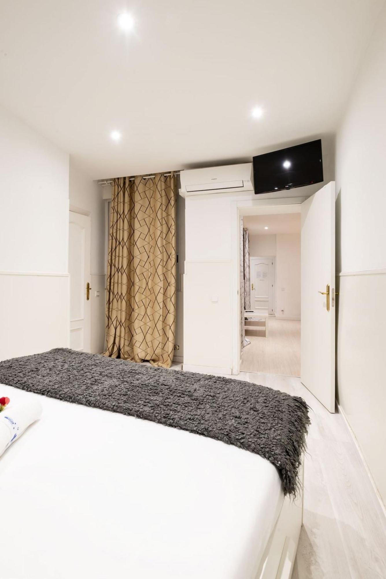 Apartamentos Day Madrid MOLINO Centro Gran Via Sol Malasaña Exterior foto